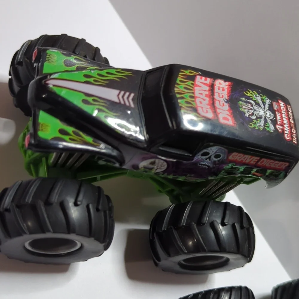 5 Grave Digger Monster Trucks Green Black Blue Silver Hot Wheels Push N Go